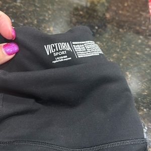Victoria Secret sport knockout leggings - size large.
